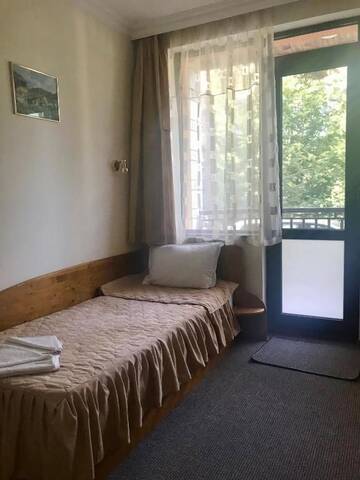 Фото номера Одноместный номер с балконом Отель Daf Trans Hotel г. Пештера 9