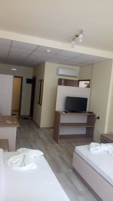 Фото номера Апартаменты с 2 спальнями Отель Hotel Lago Peshtera г. Пештера 10